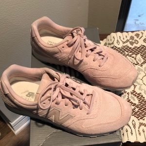 New Balance 696 sneakers